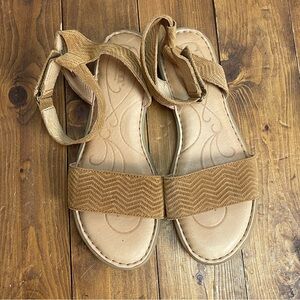 Born leather sandals Womens size 8 tan tegal ankle strap sandals